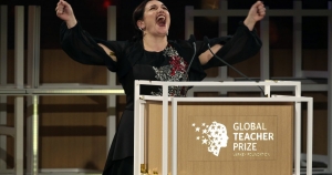 Η καθηγήτρια Άντρια Ζαφειράκου βραβεύτηκε ως η καλύτερη δασκάλα στον κόσμο