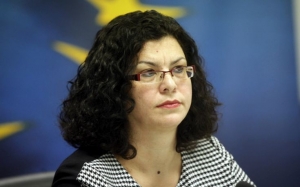 Μαρία Καραμεσίνη: Το ποσοστό ανεργίας μπορεί να μειωθεί και πάνω από τρεις ποσοστιαίες μονάδες ως το τέλος του 2018