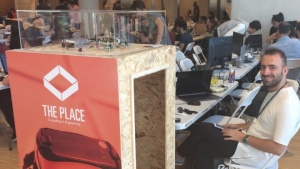 «Έξυπνος» κάδος ανακυκλώνει μόνος του τα απορρίμματα