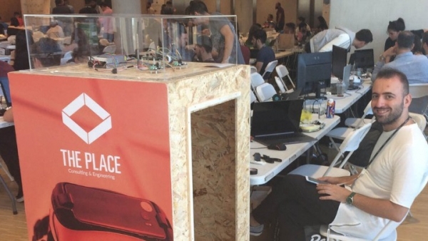 «Έξυπνος» κάδος ανακυκλώνει μόνος του τα απορρίμματα