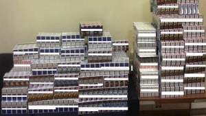 Προσπάθησαν να μεταφέρουν χιλιάδες πακέτα λαθραίων τσιγάρων και ...με ταξί