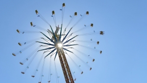 Βρέχει κούνιες