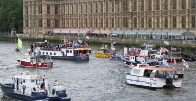 Brexit vs Bremain: "Ναυμαχία" στον Τάμεση