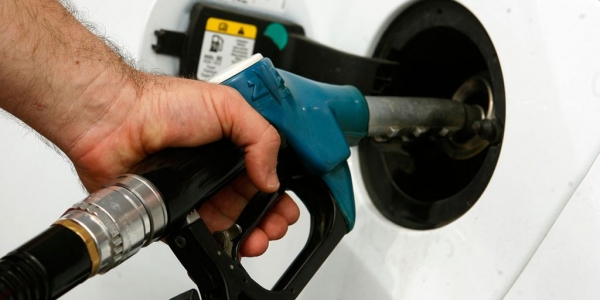 Νέα βενζίνη και νέες ετικέτες σε πρατήρια και αυτοκίνητα από τον Ιανουάριο του 2019