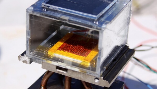 Τέλος στο δίκτυο ύδρευσης: Πρωτοποριακή συσκευή αντλεί νερό από τον αέρα με τη βοήθεια του ήλιου!