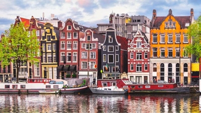 Το Άμστερνταμ θέλει να ελέγξει τη ροή των τουριστών που το κατακλύζουν