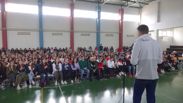 Ένα μάθημα ζωής στους μαθητές του ΓΕΛ Κασσάνδρας από τον παραολυμπιονίκη Στέλιο Μαλακόπουλο