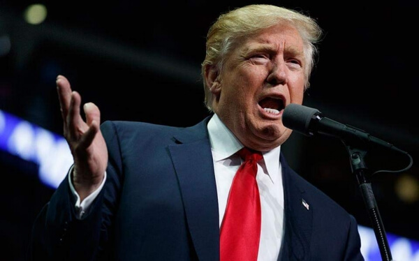 Ο Τραμπ αφήνει ανοιχτό το ενδεχόμενο μείζονος στρατιωτικής δράσης στη Συρία