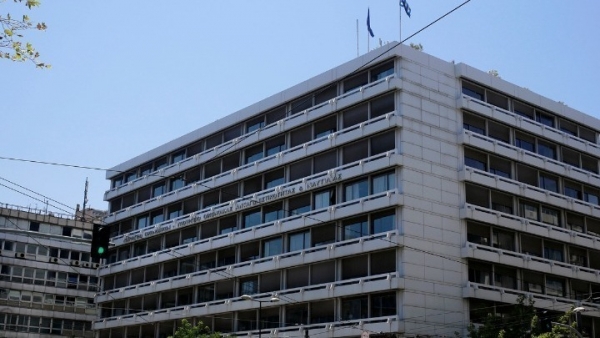 Από 1η Οκτωβρίου αφορολόγητες οι γονικές παροχές και δωρεές έως 800.000 ευρώ