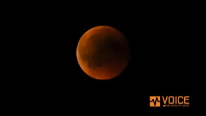 Το "ματωμένο" φεγγάρι από την Χαλκιδική (ΕΙΚΟΝΕΣ & VIDEO)