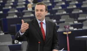 Μάνφρεντ Βέμπερ: Να διακοπούν οι ενταξιακές συνομιλίες με την Τουρκία λόγω της εσωτερικής της κατάστασης