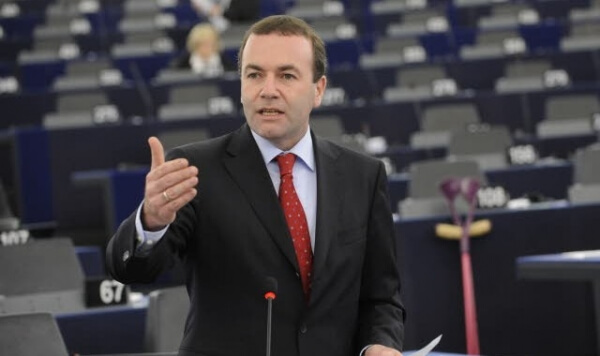 Μάνφρεντ Βέμπερ: Να διακοπούν οι ενταξιακές συνομιλίες με την Τουρκία λόγω της εσωτερικής της κατάστασης