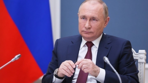 Πούτιν: Η Ρωσία θα απαντήσει άμεσα σε οποιοδήποτε χώρα επιχειρήσει να παρέμβει στην Ουκρανία