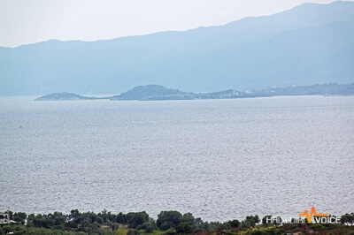 52 ΓΑΛΑΖΙΕΣ ΣΗΜΑΙΕΣ ΣΤΗ ΧΑΛΚΙΔΙΚΗ