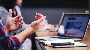 Περιορισμένο είναι το ποσοστό των μικρομεσαίων επιχειρήσεων που επενδύει σε νέες τεχνολογίες